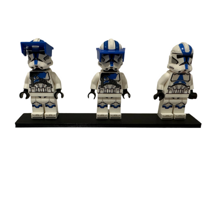 LEGO® Minifigure Display Plaque – Leg crack defense | 1–8 Figure variants available