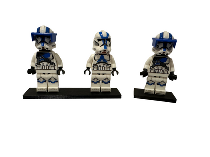 LEGO® Minifigure Display Plaque – Leg crack defense | 1–8 Figure variants available